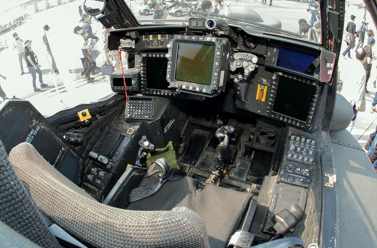 Apache AH 64 E Cockpit