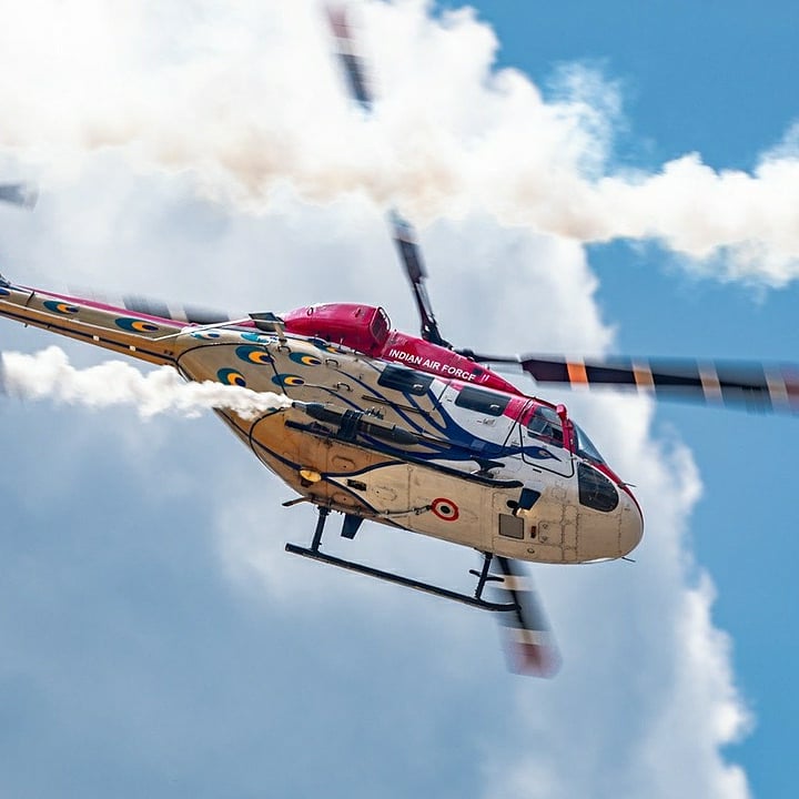 Sarang helicopter team maks