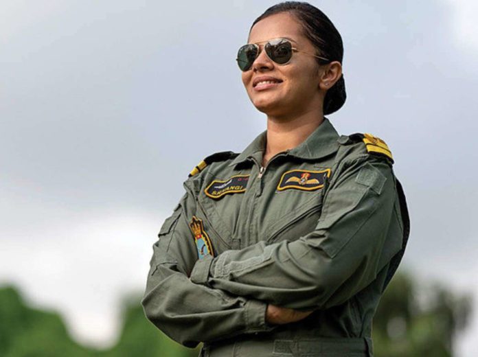 Meet Lieutenant Shivangi Singh The First Ever Woman Pilot Of Navy | DDE