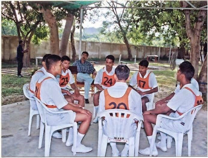 Candidates discussing during GD.