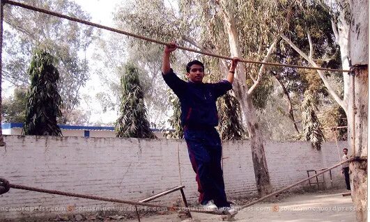Candidate attempting Burma Bridge